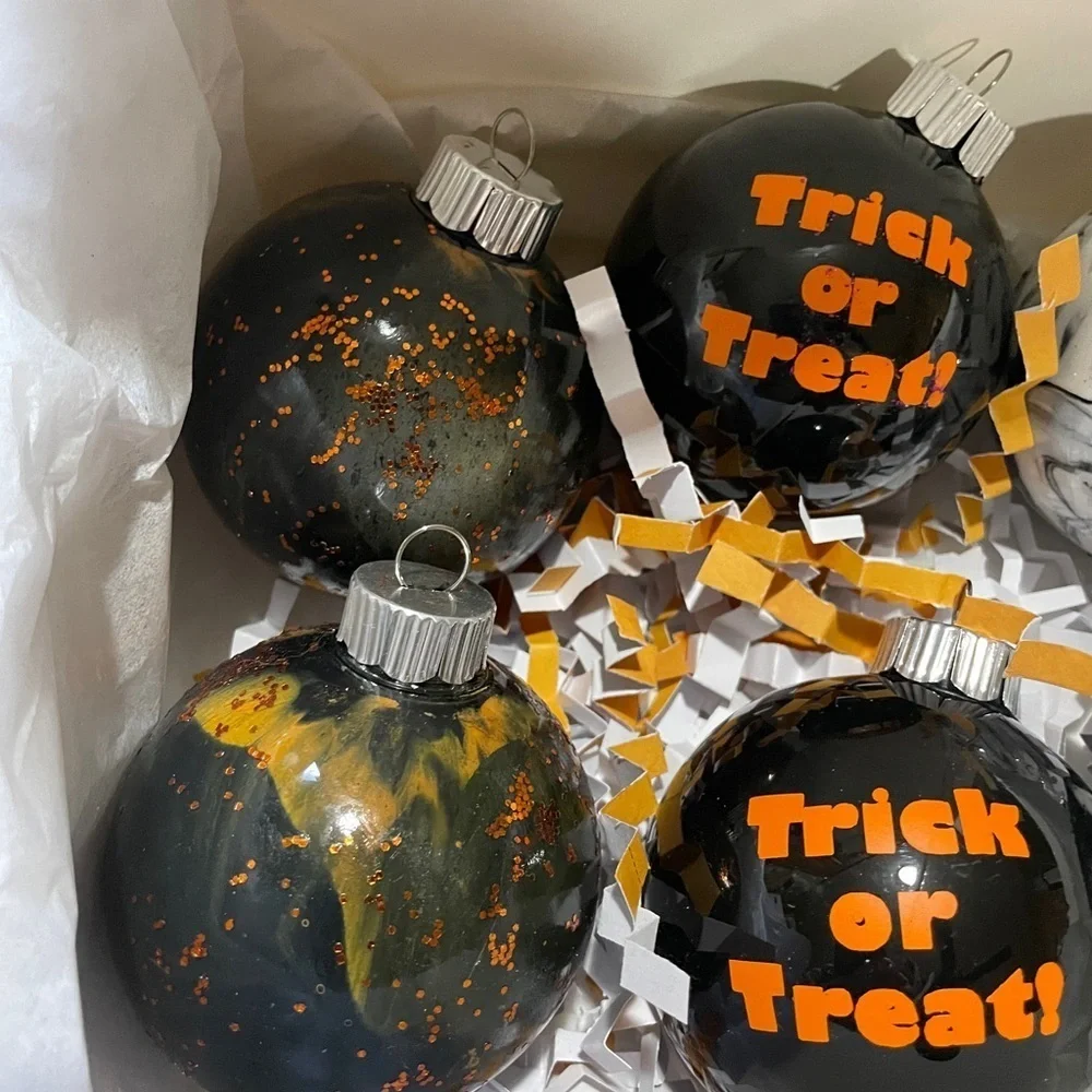 Halloween Trick or Treat Ornament Set